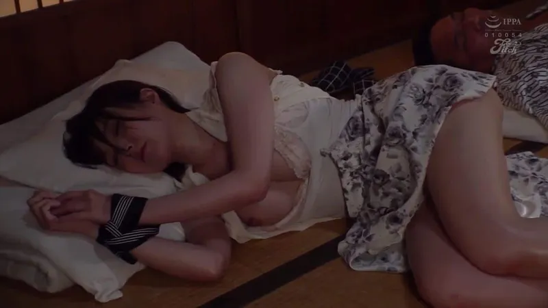 Xin người chồng đi làm ăn với cấp trên, nữ nhân viên rơi vào kế hoạch của ông sếp biến thái