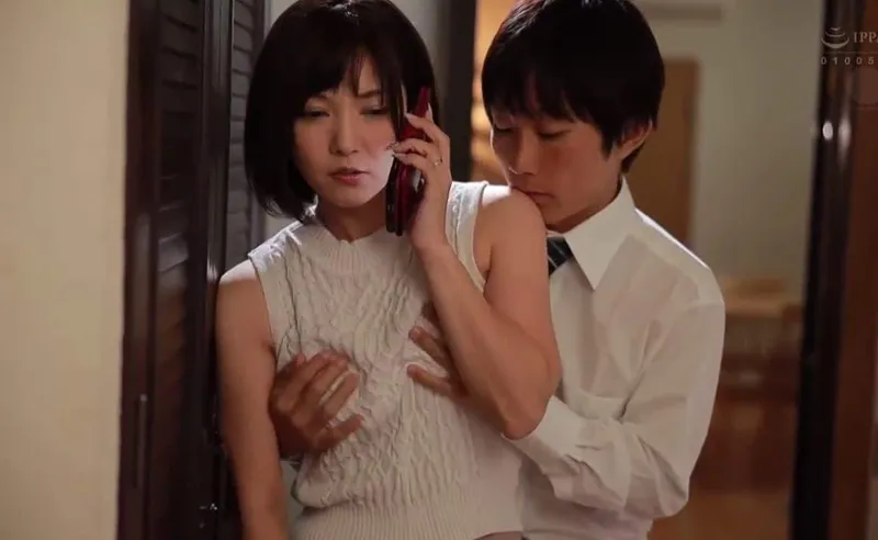 ông chồng đi đánh golf, vợ ở nhà dẫn trai trẻ về nắc cho sướng