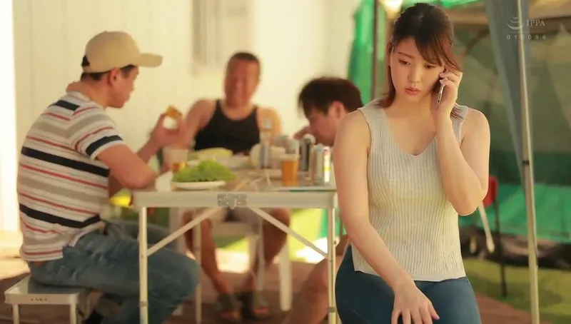 Anh xã khờ để bà xã tham gia sự kiện cắm trại với mấy gã cạnh nhà và cái kết