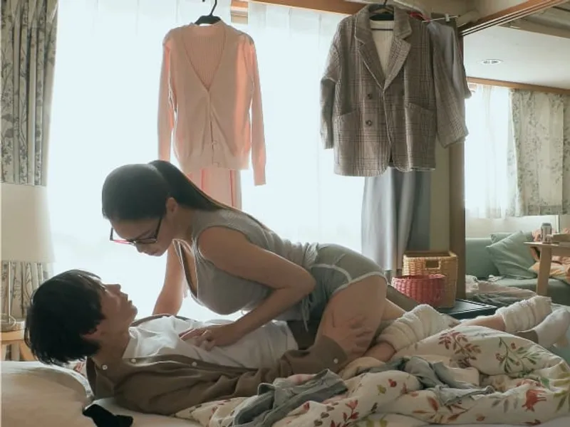 được chị nhà cạnh bên "an ủi" khi người yêu đi ngoại tình